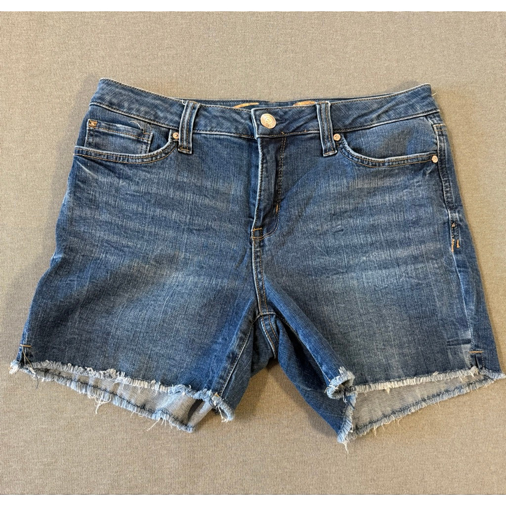 Seven7 Weekend Short Denim size 8